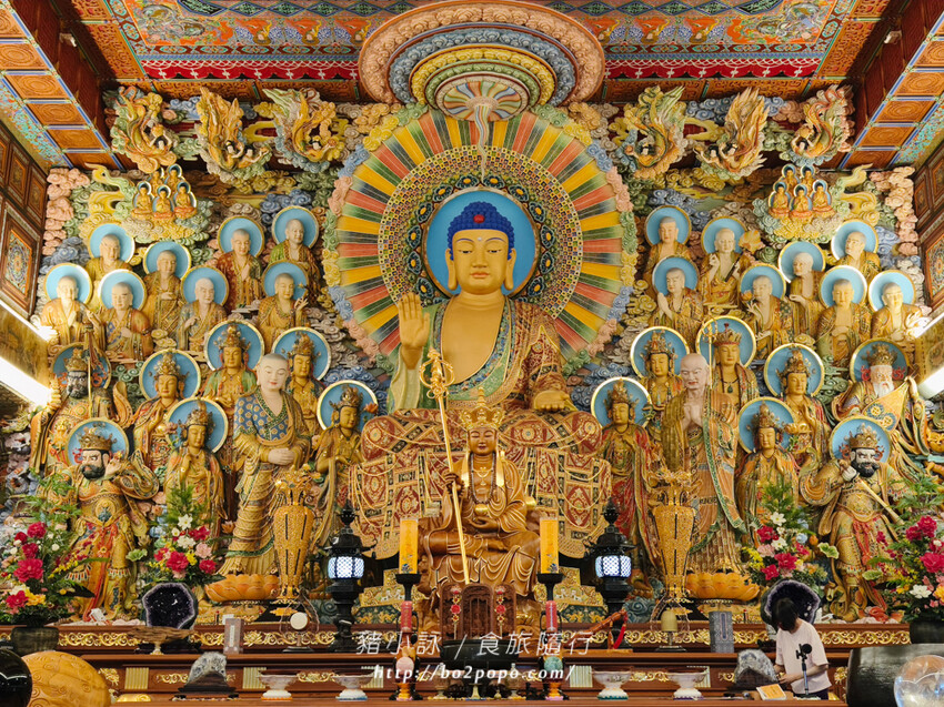 高雄。六龜》諦願寺-樟木臥佛像及精緻建築彩繪很吸睛