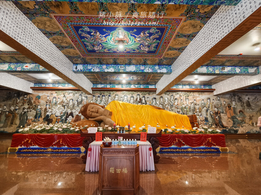 高雄。六龜》諦願寺-樟木臥佛像及精緻建築彩繪很吸睛
