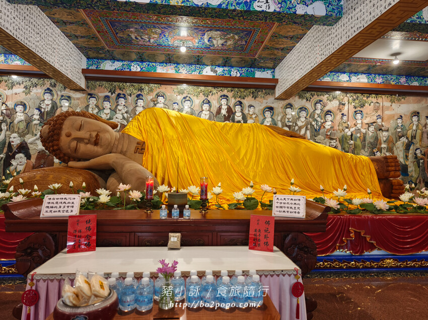 高雄。六龜》諦願寺-樟木臥佛像及精緻建築彩繪很吸睛