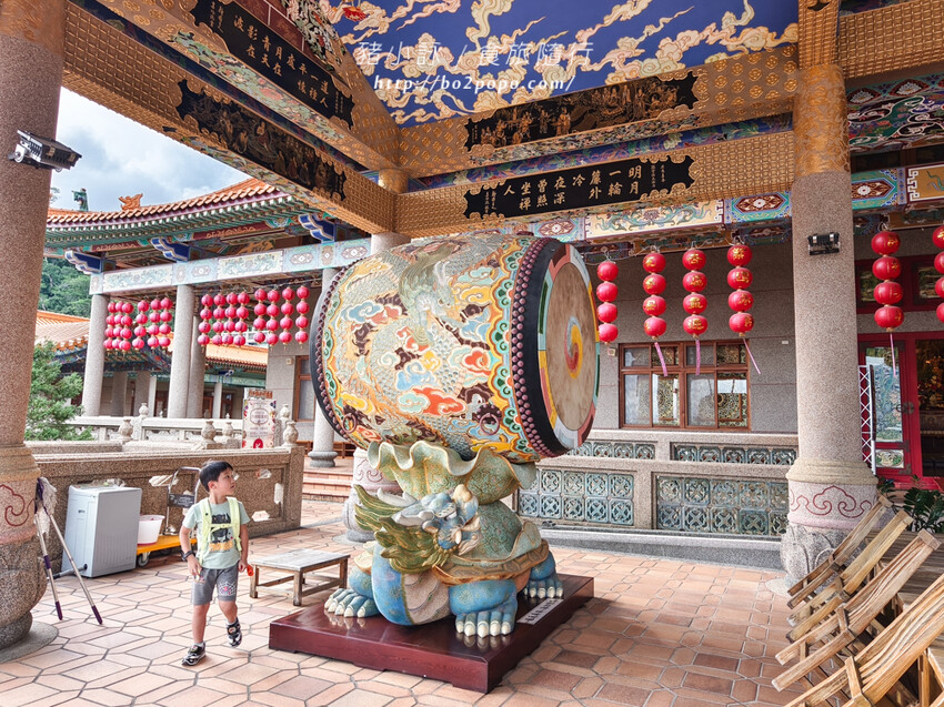 高雄。六龜》諦願寺-樟木臥佛像及精緻建築彩繪很吸睛