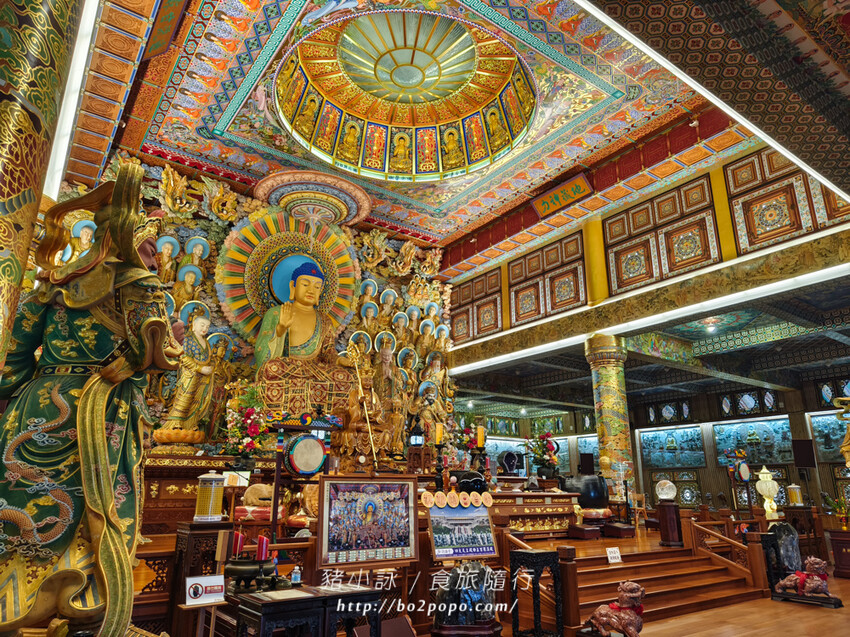 高雄。六龜》諦願寺-樟木臥佛像及精緻建築彩繪很吸睛