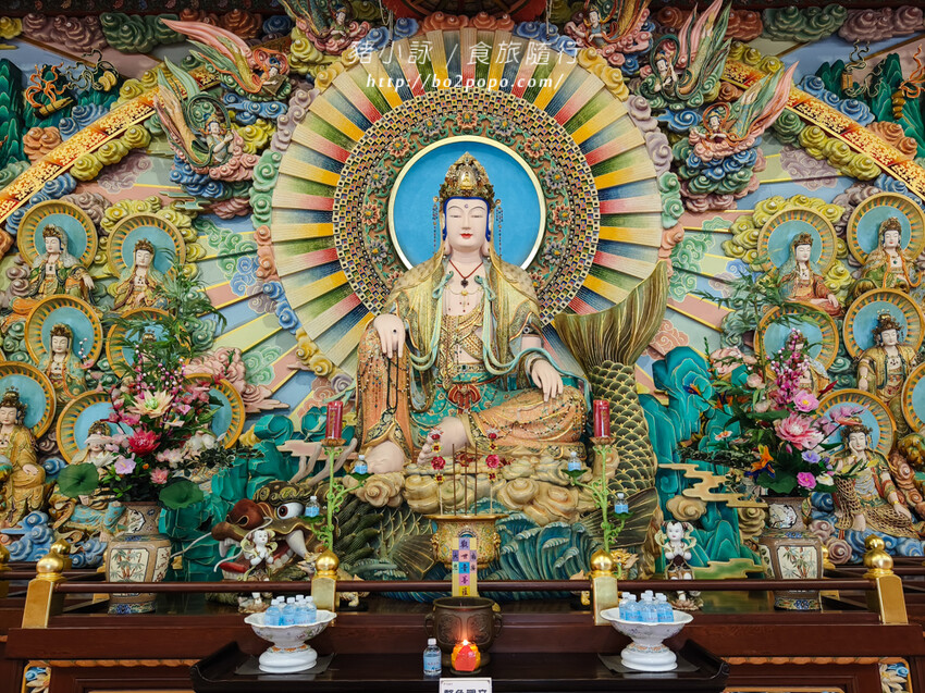 高雄。六龜》諦願寺-樟木臥佛像及精緻建築彩繪很吸睛