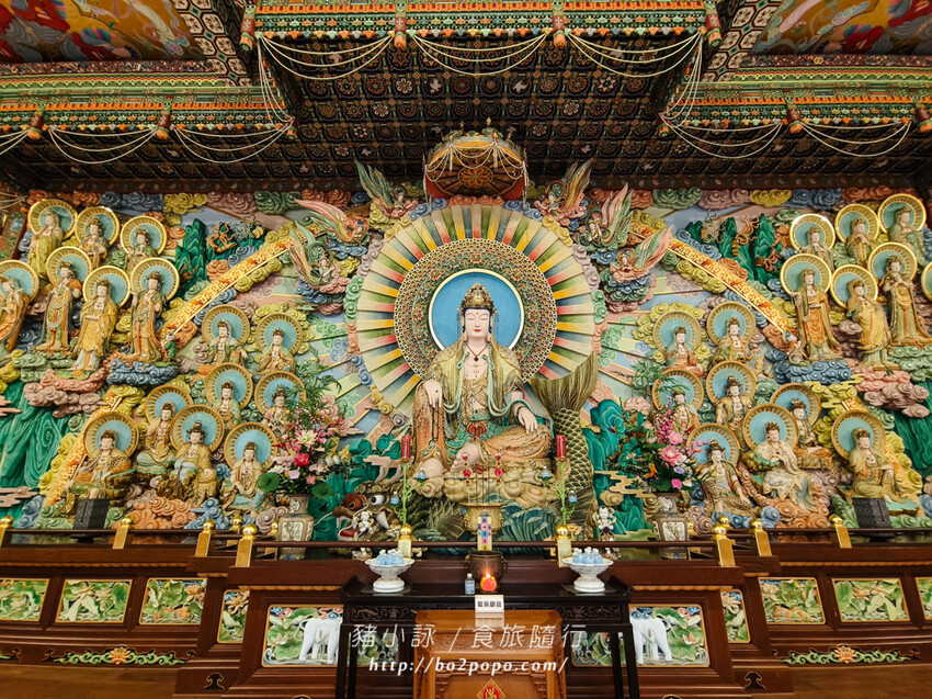 高雄。六龜》諦願寺-樟木臥佛像及精緻建築彩繪很吸睛