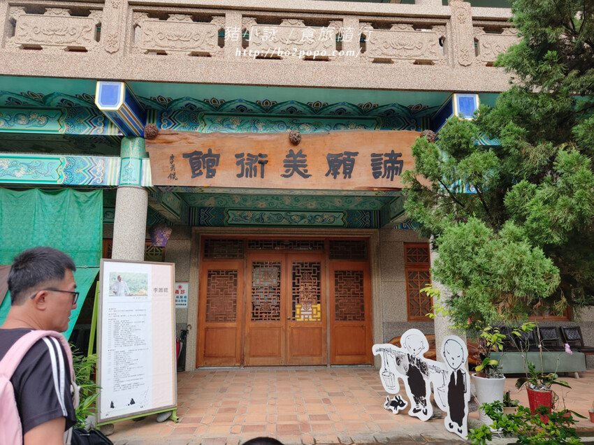 高雄。六龜》諦願寺-樟木臥佛像及精緻建築彩繪很吸睛