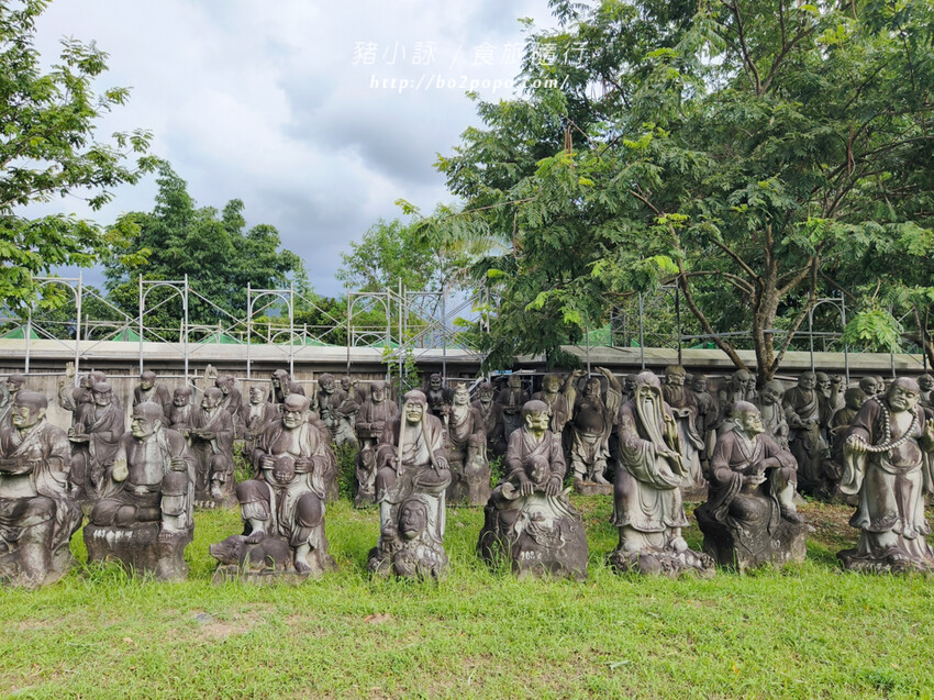高雄。六龜》諦願寺-樟木臥佛像及精緻建築彩繪很吸睛