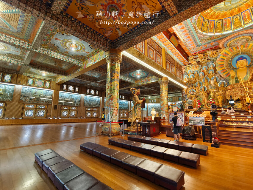 高雄。六龜》諦願寺-樟木臥佛像及精緻建築彩繪很吸睛