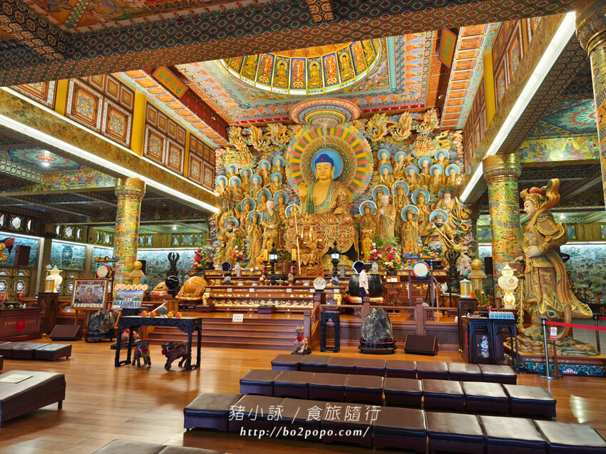高雄。六龜》諦願寺-樟木臥佛像及精緻建築彩繪很吸睛