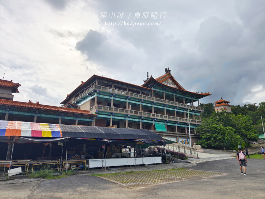 高雄。六龜》諦願寺-樟木臥佛像及精緻建築彩繪很吸睛