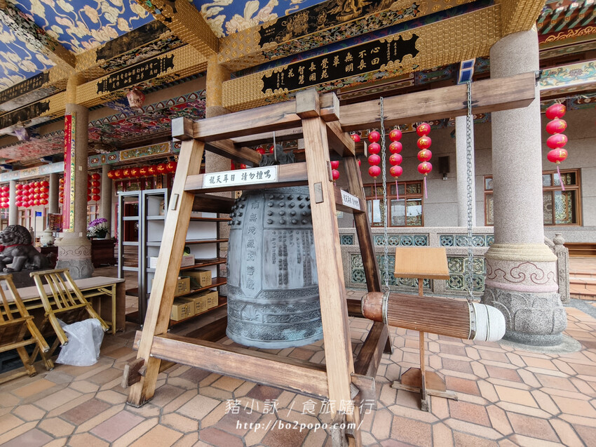 高雄。六龜》諦願寺-樟木臥佛像及精緻建築彩繪很吸睛