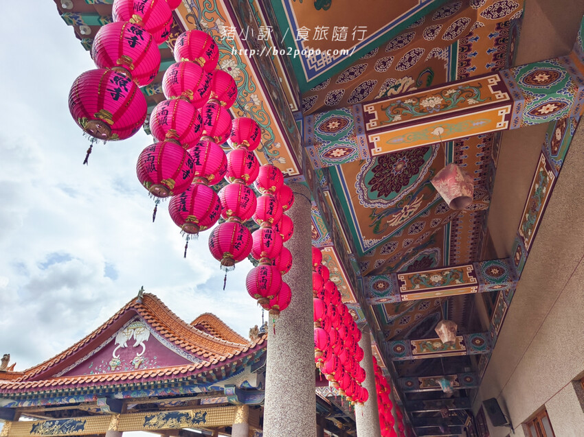 高雄。六龜》諦願寺-樟木臥佛像及精緻建築彩繪很吸睛