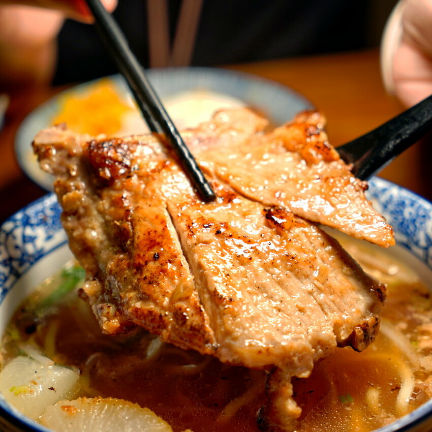 【竹南親子一日遊】四方鮮乳牧場、白沙屯拱天宮、麵容餃好、獅山親子公園、南寮漁港、後龍好望角!