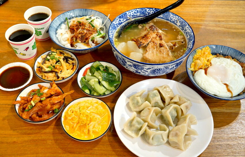 【竹南親子一日遊】四方鮮乳牧場、白沙屯拱天宮、麵容餃好、獅山親子公園、南寮漁港、後龍好望角!