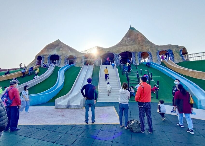 【竹南親子一日遊】四方鮮乳牧場、白沙屯拱天宮、麵容餃好、獅山親子公園、南寮漁港、後龍好望角!