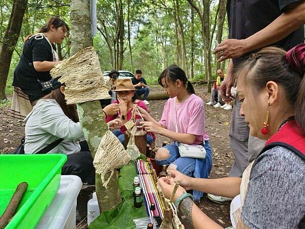 松鶴部落-森林五感體驗,享受敲樹皮、精油噴霧DIY及山林饗宴