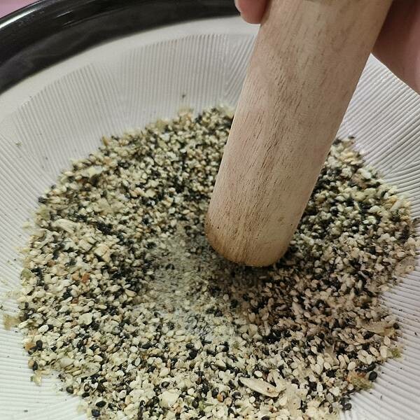 (苗栗/三義)札木工坊-來玩小鹿木偶DIY，自磨擂茶超好玩