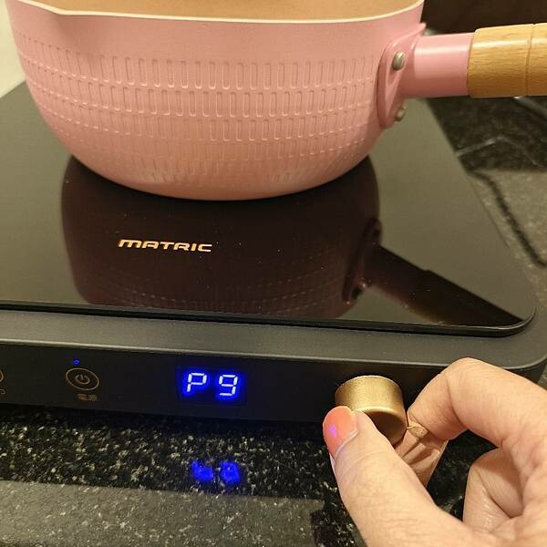 好物推薦))【MATRIC 松木】日式微晶 IH 電磁爐 MG-IC1109GT ，居家生活的小幫手