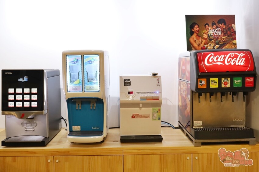 【台南桌遊】呼嚕基地貓咪桌遊咖啡廳！隱藏在商辦大樓的貓咪桌遊咖啡廳，免費自助吧可無限享用~ - 熱血玩台南。跳躍新世界