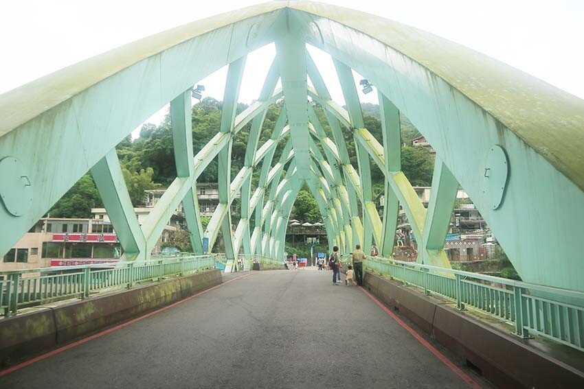 【2023烏來景點一日遊】烏來景點推薦/烏來老街美食/搭乘烏來台車、欣賞瀑布景點、溫泉推薦/泰雅族的原住民