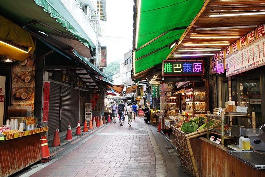 【2023烏來景點一日遊】烏來景點推薦/烏來老街美食/搭乘烏來台車、欣賞瀑布景點、溫泉推薦/泰雅族的原住民