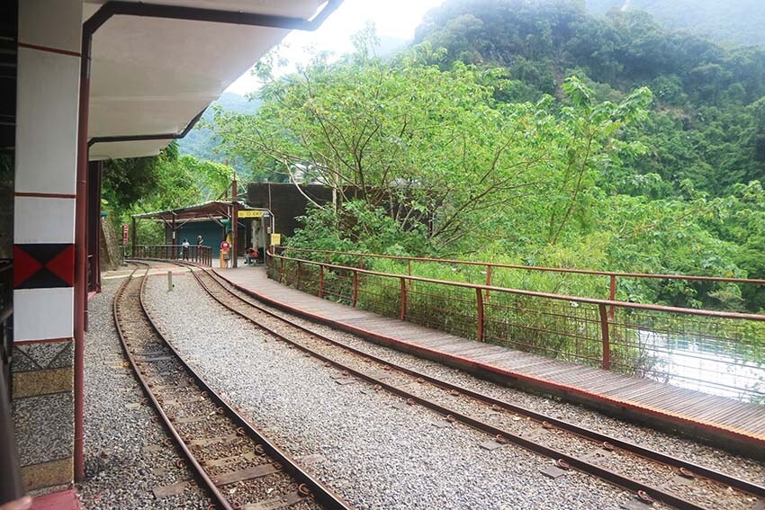 【2023烏來景點一日遊】烏來景點推薦/烏來老街美食/搭乘烏來台車、欣賞瀑布景點、溫泉推薦/泰雅族的原住民