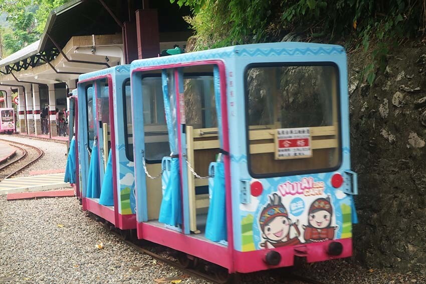 【2023烏來景點一日遊】烏來景點推薦/烏來老街美食/搭乘烏來台車、欣賞瀑布景點、溫泉推薦/泰雅族的原住民