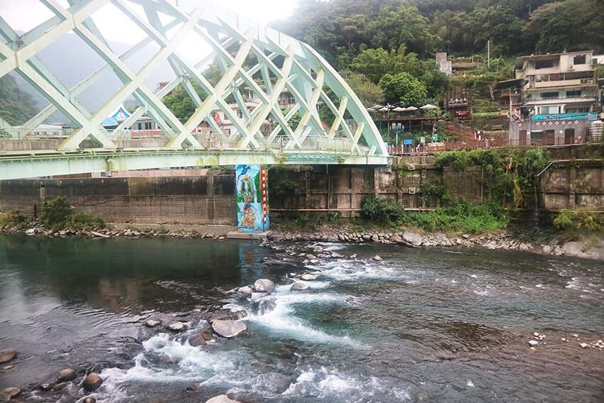 【2023烏來景點一日遊】烏來景點推薦/烏來老街美食/搭乘烏來台車、欣賞瀑布景點、溫泉推薦/泰雅族的原住民