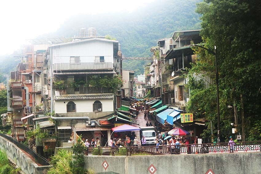【2023烏來景點一日遊】烏來景點推薦/烏來老街美食/搭乘烏來台車、欣賞瀑布景點、溫泉推薦/泰雅族的原住民