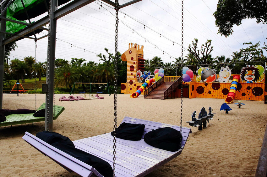 高雄親子景點寵物友善景觀餐廳。喝咖啡看飛機、可愛動物區互動、 高雄親子景點寵物友善景觀餐廳。喝咖啡看飛機、可愛動物區互動、