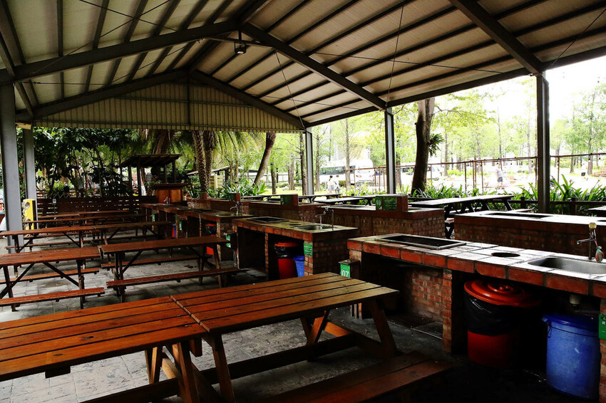 高雄親子景點寵物友善景觀餐廳。喝咖啡看飛機、可愛動物區互動、 高雄親子景點寵物友善景觀餐廳。喝咖啡看飛機、可愛動物區互動、