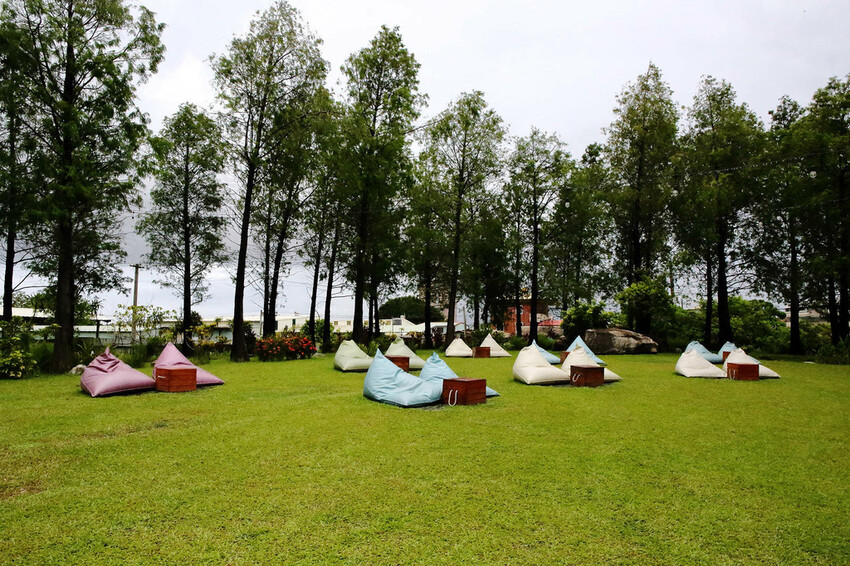 高雄親子景點寵物友善景觀餐廳。喝咖啡看飛機、可愛動物區互動、 高雄親子景點寵物友善景觀餐廳。喝咖啡看飛機、可愛動物區互動、