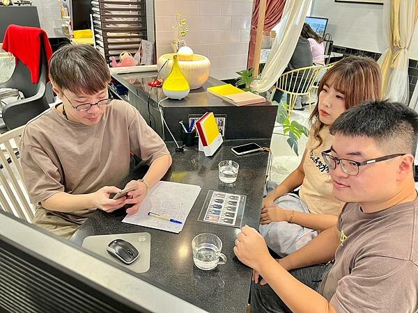 ＋（結婚登記懶人包）紅氣球自助婚紗～專業妝髮、絕美婚紗、獨家