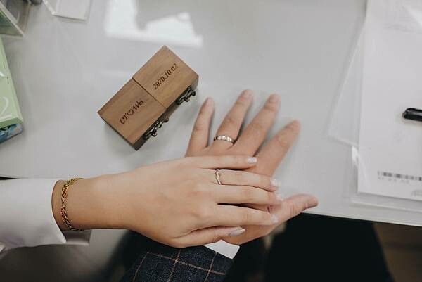 ＋（結婚登記懶人包）紅氣球自助婚紗～專業妝髮、絕美婚紗、獨家