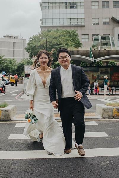 ＋（結婚登記懶人包）紅氣球自助婚紗～專業妝髮、絕美婚紗、獨家