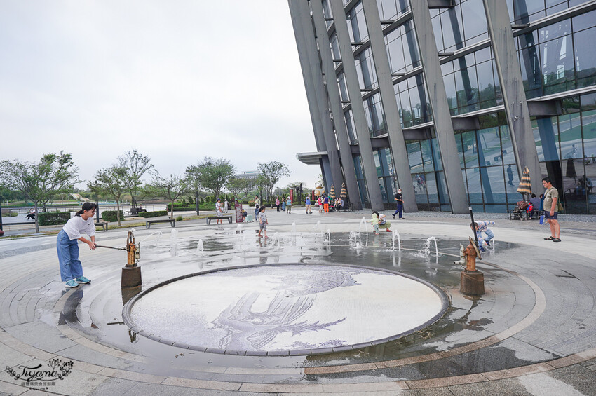 嘉義景點|國立故宮博物院南部院區:蒜頭糖廠五分車進站「故宮南院」,免費兒童創意中心、戶外大滑梯沙坑戲水區 @緹雅瑪 美食旅遊趣