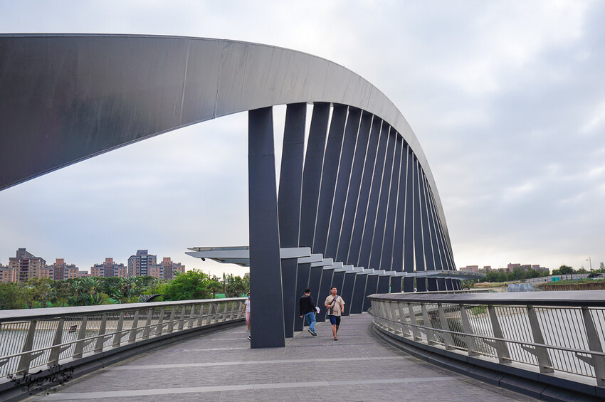 嘉義景點|國立故宮博物院南部院區:蒜頭糖廠五分車進站「故宮南院」,免費兒童創意中心、戶外大滑梯沙坑戲水區 @緹雅瑪 美食旅遊趣