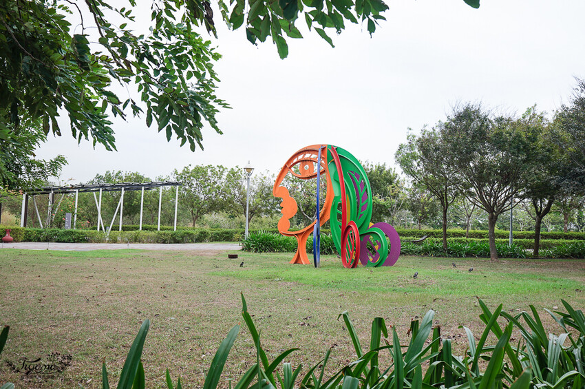 嘉義景點|國立故宮博物院南部院區:蒜頭糖廠五分車進站「故宮南院」,免費兒童創意中心、戶外大滑梯沙坑戲水區 @緹雅瑪 美食旅遊趣