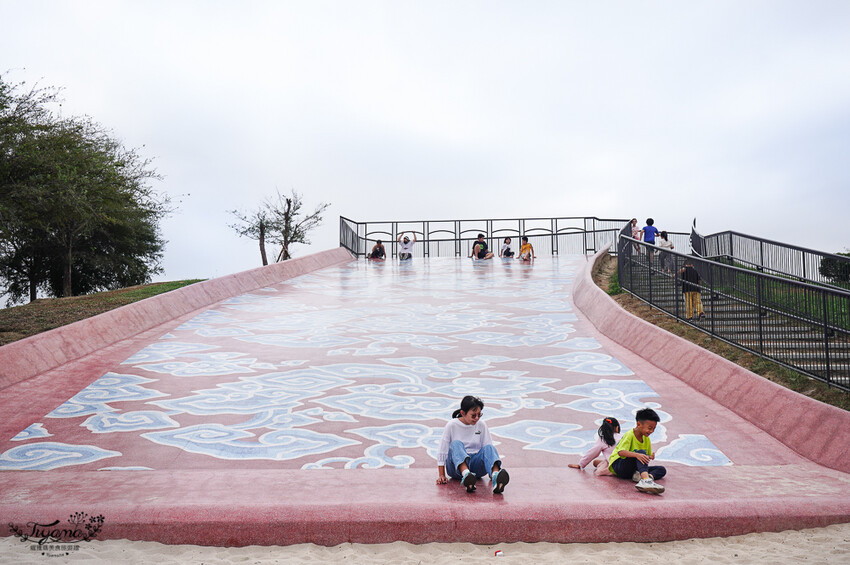 嘉義景點|國立故宮博物院南部院區:蒜頭糖廠五分車進站「故宮南院」,免費兒童創意中心、戶外大滑梯沙坑戲水區 @緹雅瑪 美食旅遊趣