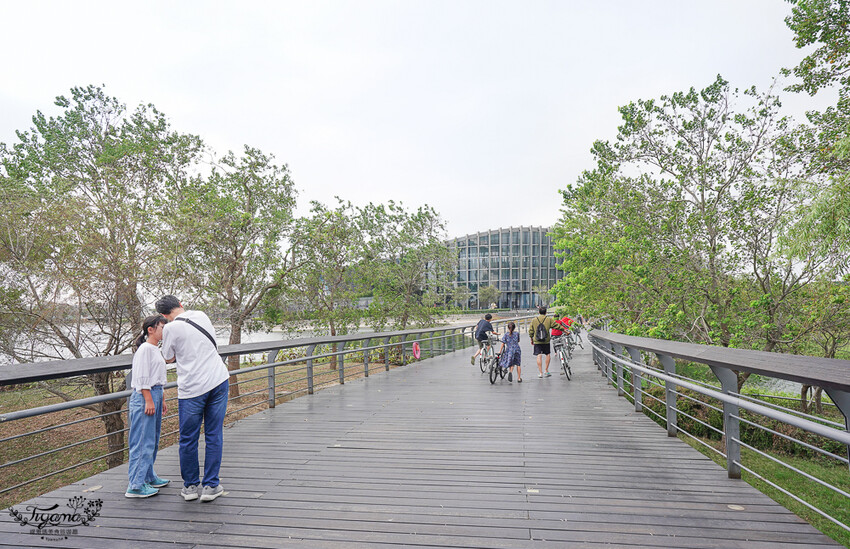 嘉義景點|國立故宮博物院南部院區:蒜頭糖廠五分車進站「故宮南院」,免費兒童創意中心、戶外大滑梯沙坑戲水區 @緹雅瑪 美食旅遊趣