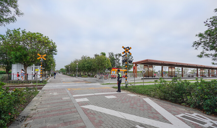 嘉義景點|國立故宮博物院南部院區:蒜頭糖廠五分車進站「故宮南院」,免費兒童創意中心、戶外大滑梯沙坑戲水區 @緹雅瑪 美食旅遊趣
