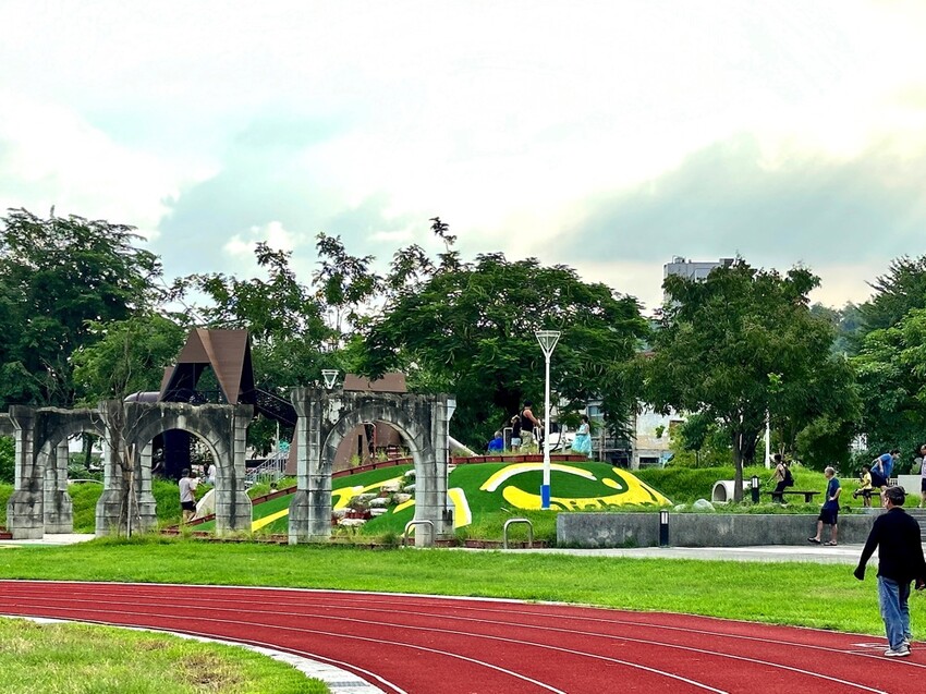 旗山美濃半日遊|旗山武德殿藝文中心.旗山特色兒童遊戲場.旗山悠閒逛逛玩玩