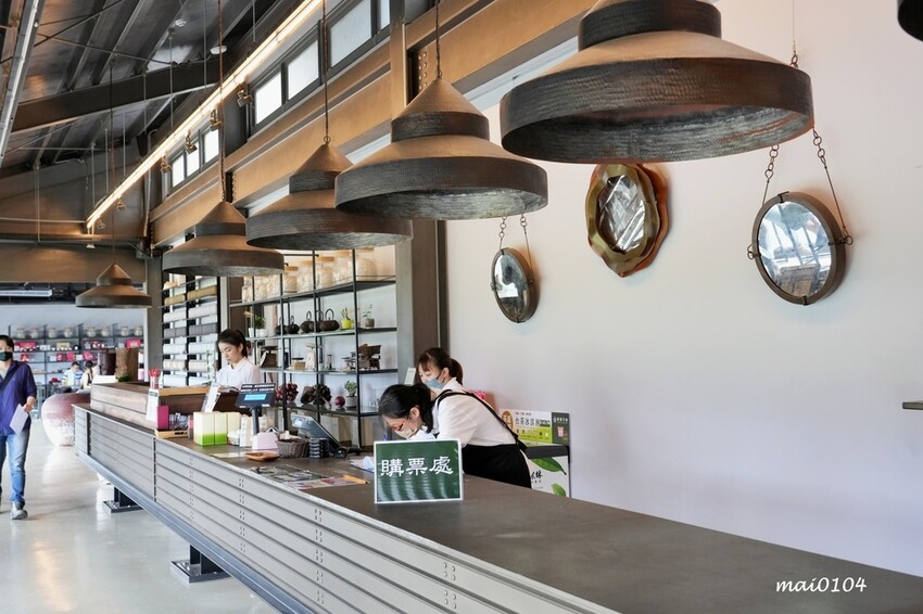 苗栗景點|苗栗銅鑼茶廠~不用跑到高山上也能享受茶園靜謐之美,提供免費停車場、每人入廠費100元可全額折