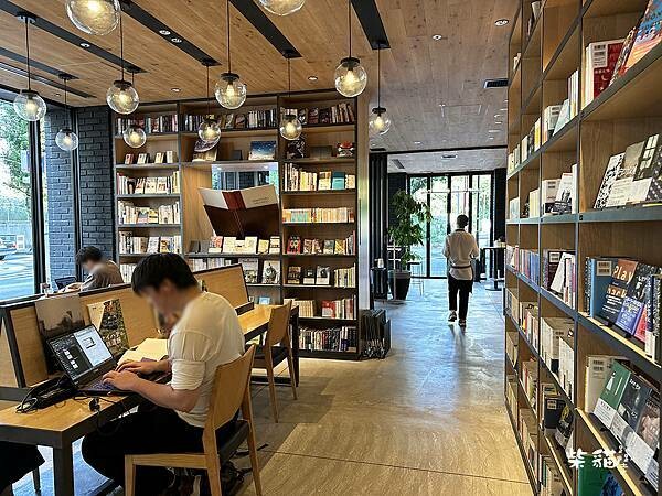 【名古屋】LAMP LIGHT BOOKS HOTEL｜是書