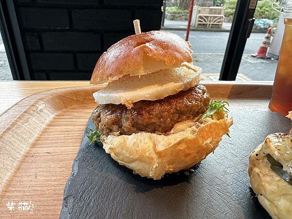 【名古屋】LAMP LIGHT BOOKS HOTEL｜是書