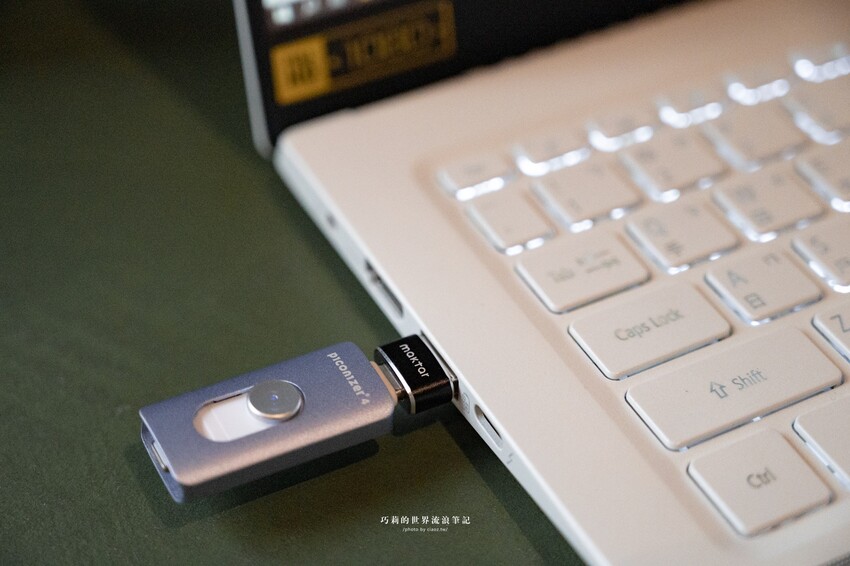 小仙女們的包包裡都必須擁有！超美夢幻柔霧紫口袋相簿 Piconizer4 💕旅遊必備神器