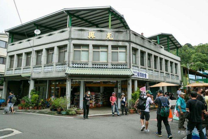 苗栗獅潭一日遊就該這樣玩!輕鬆愜意遊走山城,要參加獅潭一日遊的同學請跟著我來吧~(拿出導遊旗 @圍事小哥的幸福相框