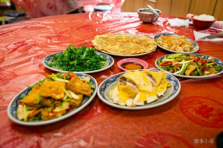 苗栗獅潭一日遊就該這樣玩!輕鬆愜意遊走山城,要參加獅潭一日遊的同學請跟著我來吧~(拿出導遊旗 @圍事小哥的幸福相框