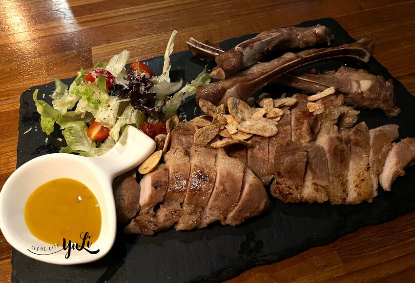 LION義式餐酒館-四人同享餐_肉盤 果梨橙汁戰斧豬