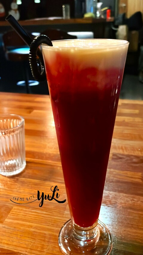 LION義式餐酒館-無酒精特調 血色誘惑(甜菜跟+鳳梨+奇異果+蘋果+奶蓋)