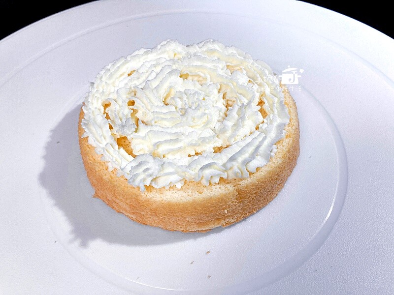烘焙筆記│鹹奶油蛋糕,4吋香鹹鬆綿的戚風蛋糕