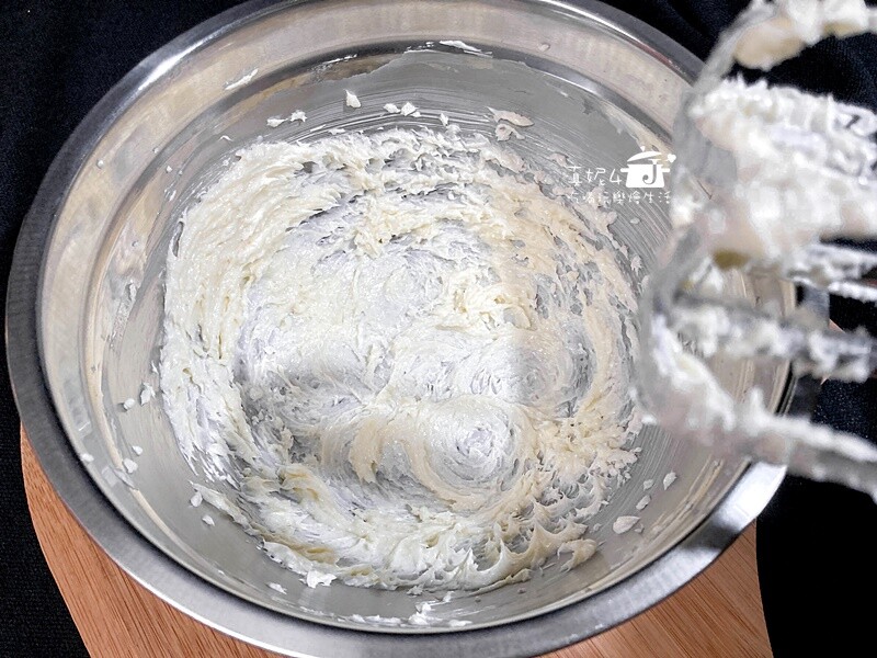 烘焙筆記│鹹奶油蛋糕,4吋香鹹鬆綿的戚風蛋糕